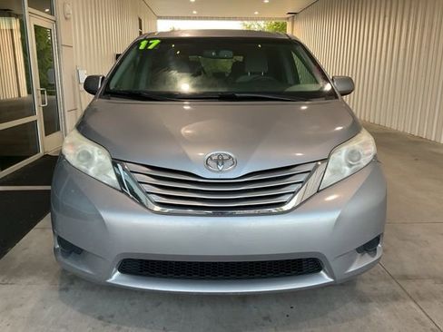 Used 2017 Toyota Sienna LE image 21