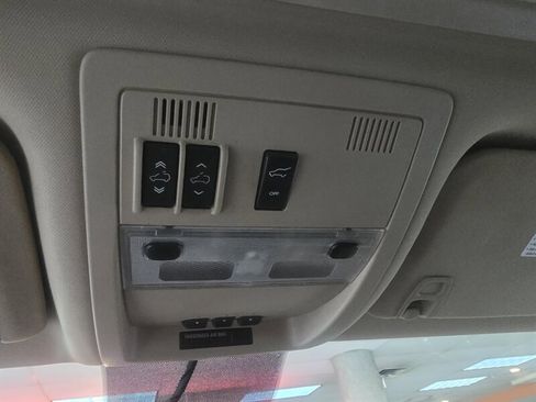 Used 2012 Cadillac Escalade Platinum image 29