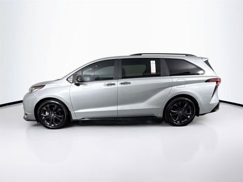 Certified 2025 Toyota Sienna XSE w/ XSE Plus Package FWD image 14