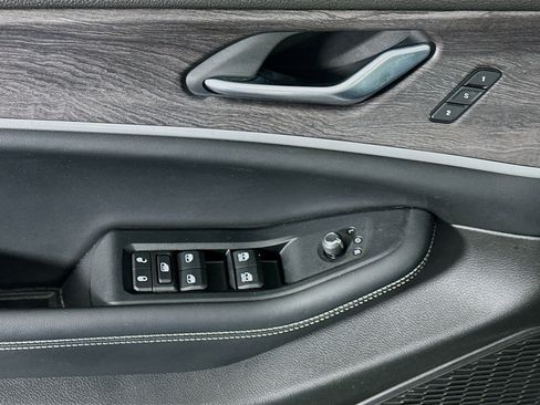 Used 2023 Jeep Grand Cherokee Limited image 15