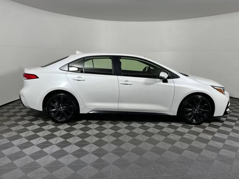 Used 2026 Toyota Corolla SE FWD image 4