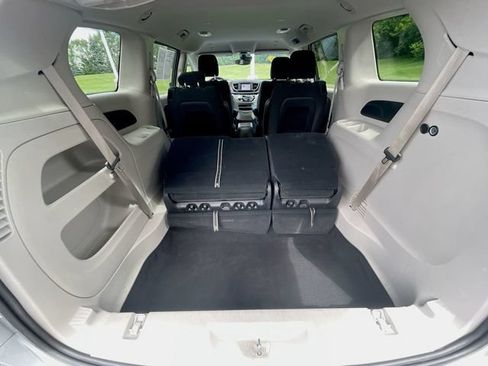 Used 2023 Chrysler Voyager LX FWD image 24