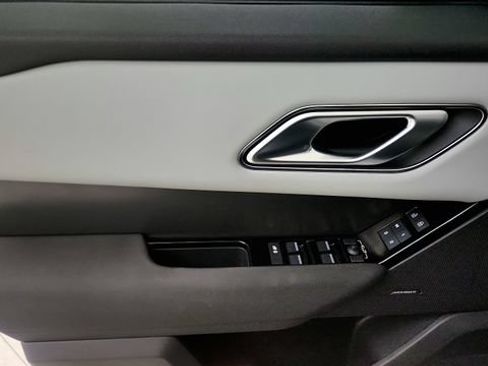 Used 2025 Land Rover Range Rover Velar Dynamic SE AWD/4WD image 51
