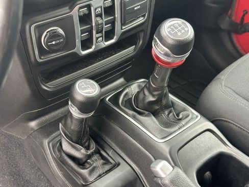 Used 2018 Jeep Wrangler Unlimited Sport S image 12