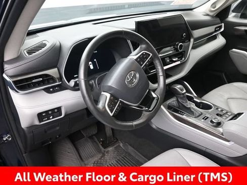 Certified 2024 Toyota Highlander Limited AWD/4WD image 15