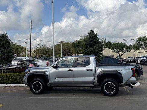 Certified 2024 Toyota Tacoma TRD Off-Road AWD/4WD image 4