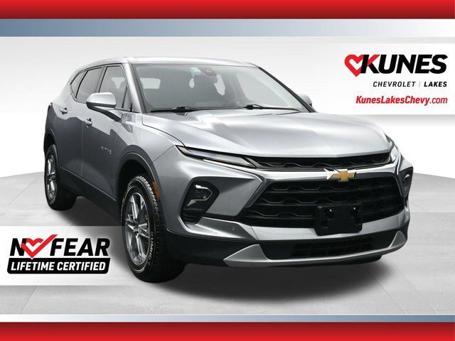 Used 2025 Chevrolet Blazer LT FWD image 1