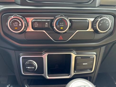 Used 2018 Jeep Wrangler Unlimited Sport AWD/4WD image 18