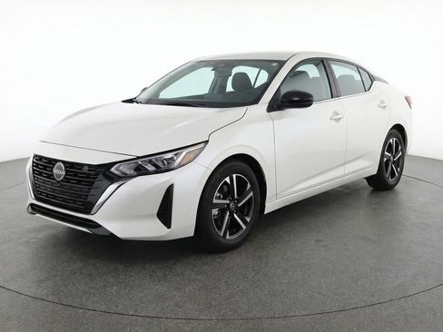 Used 2025 Nissan Sentra SV image 3
