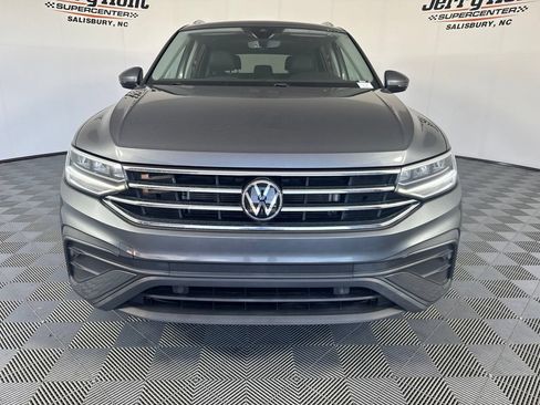 Used 2023 Volkswagen Tiguan SE w/ Panoramic Sunroof Package AWD/4WD image 5