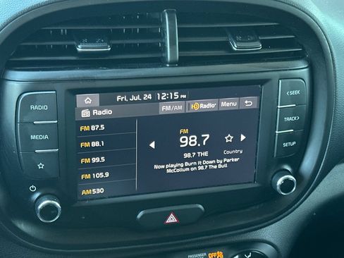 Used 2023 Kia Soul LX w/ LX Technology Package FWD image 18
