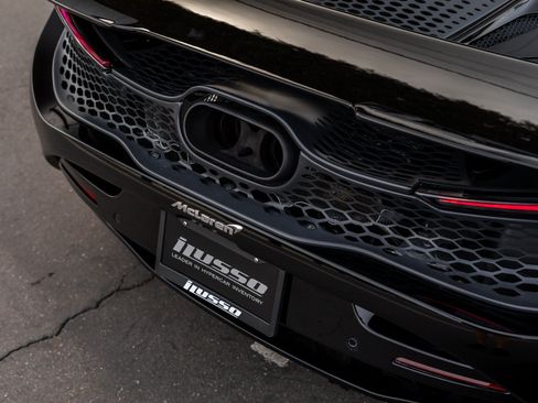 Used 2024 McLaren 750S Spider RWD image 28