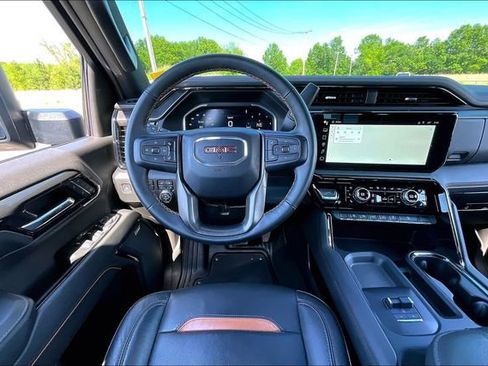 Used 2024 GMC Sierra 2500 AT4 w/ AT4 Premium Plus Package AWD/4WD image 9