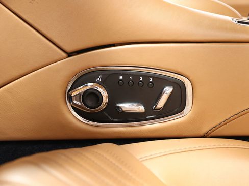 Used 2017 Aston Martin DB11 V12 RWD image 17