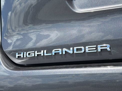 Used 2023 Toyota Highlander L FWD image 18