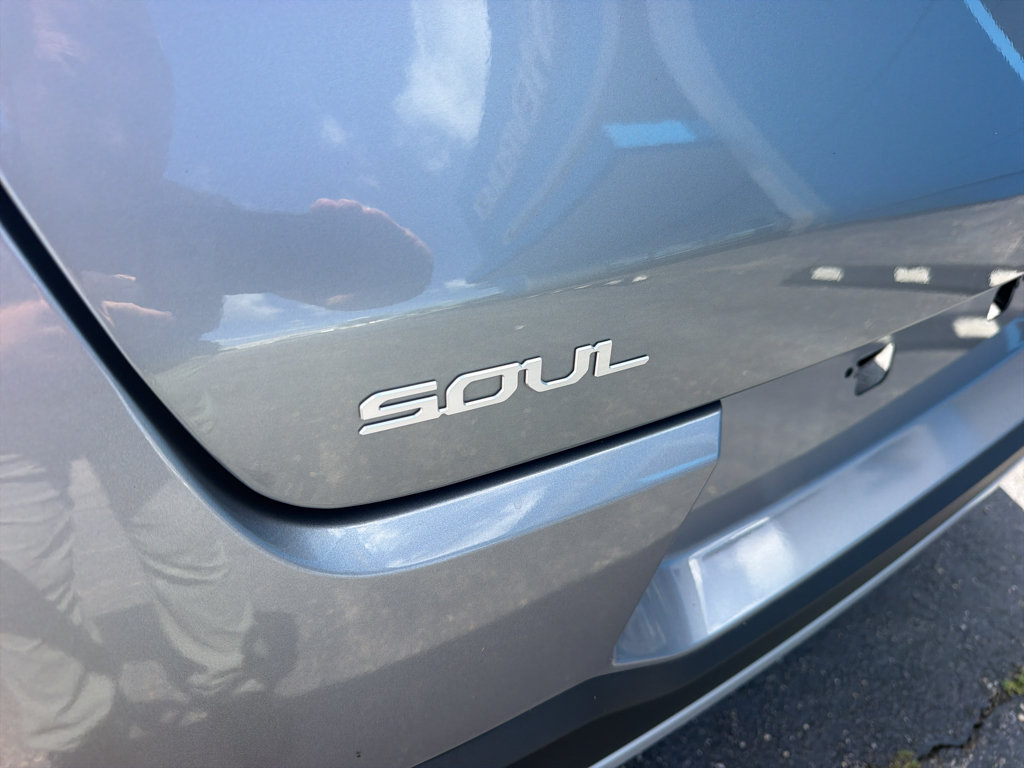 Used 2025 Kia Soul LX w/ LX Technology Package FWD image 13