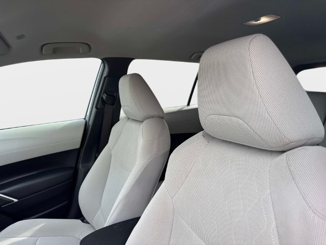Used 2025 Toyota Corolla Cross LE FWD image 18