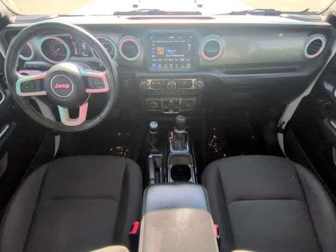 Used 2022 Jeep Wrangler Unlimited Sahara w/ Cold Weather Group image 15