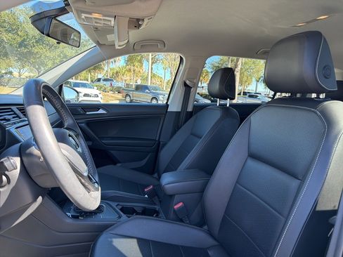Used 2021 Volkswagen Tiguan SE image 8