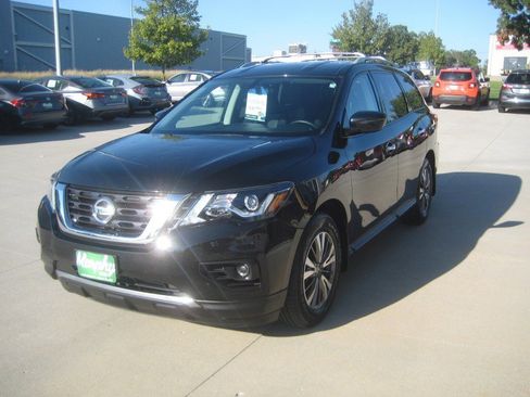 Used 2020 Nissan Pathfinder S image 4