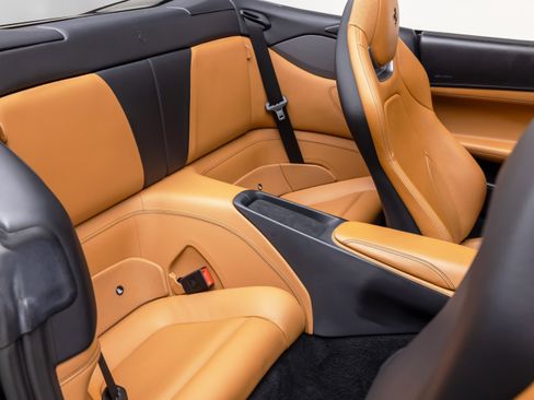 Used 2020 Ferrari Portofino RWD image 35