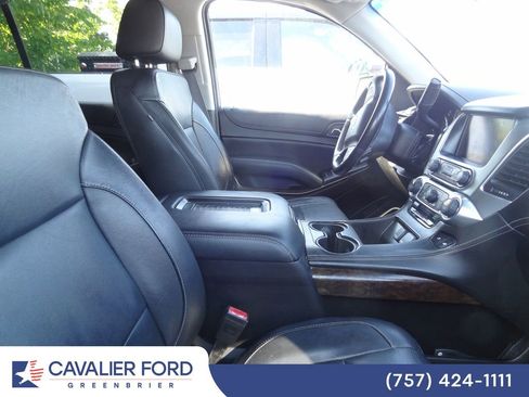 Used 2017 Chevrolet Suburban LT w/ Luxury Package RWD image 9
