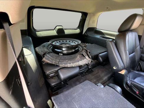 Used 2011 GMC Yukon SLT w/ SLT-2 Equipment Package RWD image 18