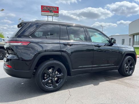 Used 2023 Jeep Grand Cherokee Limited w/ Black Appearance Package AWD/4WD image 44