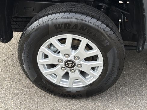 Used 2026 Toyota Tacoma SR5 AWD/4WD image 17
