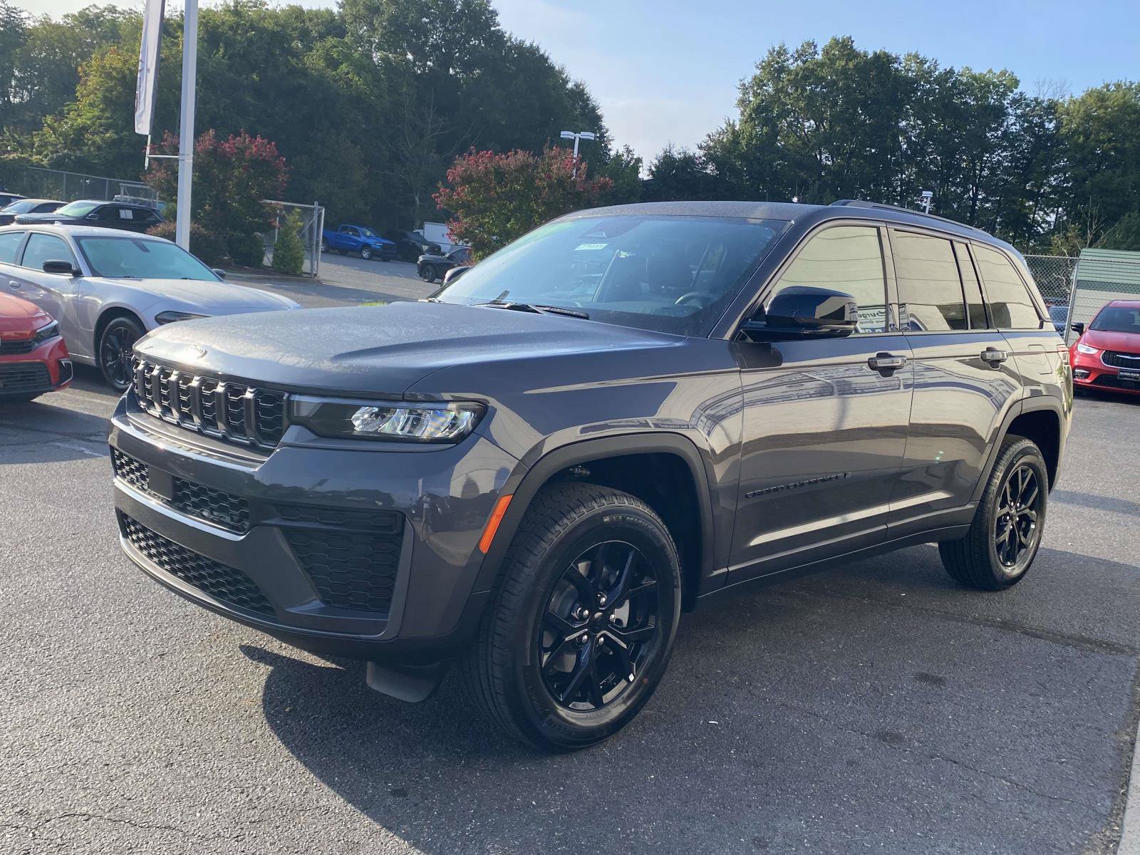 New 2026 Jeep Grand Cherokee Altitude AWD/4WD image 3