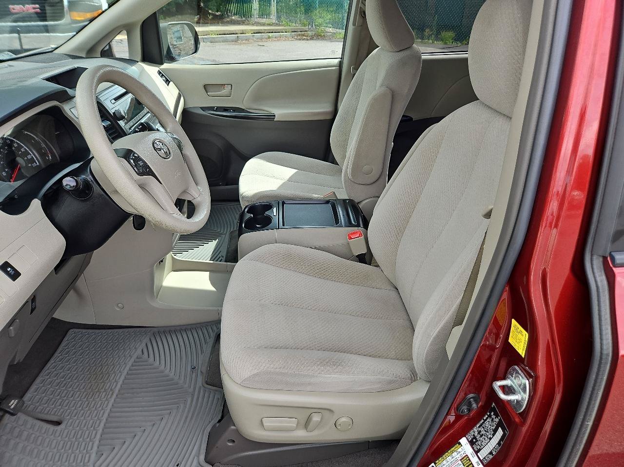 Used 2011 Toyota Sienna LE FWD image 11