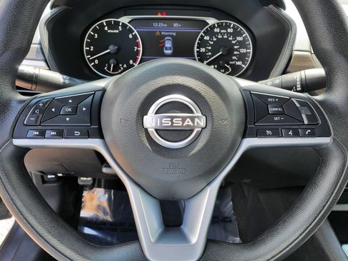 Used 2025 Nissan Altima 2.5 SV FWD image 25
