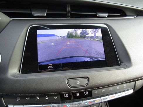 Used 2022 Cadillac XT4 Luxury AWD/4WD image 12