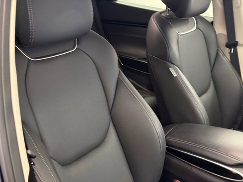 Used 2025 Genesis GV70 2.5T image 11