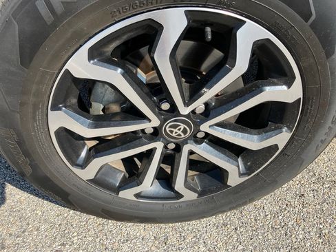 Used 2025 Toyota Corolla Cross AWD Hybrid image 11