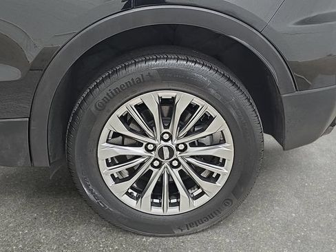 Certified 2025 Cadillac XT4 Premium Luxury AWD/4WD image 29