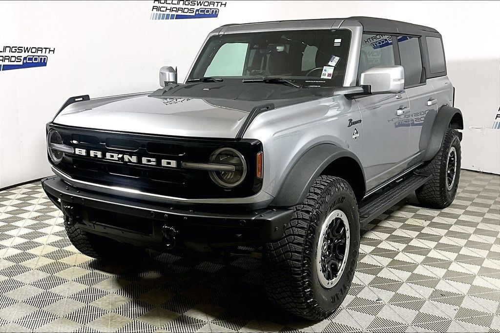 Used 2023 Ford Bronco Outer Banks w/ Sasquatch Package AWD/4WD image 1