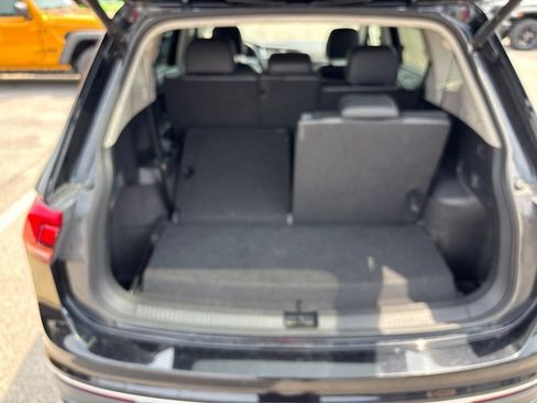 Used 2024 Volkswagen Tiguan SE FWD image 34