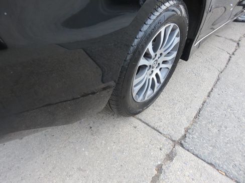 Used 2019 Toyota Sienna XLE image 33