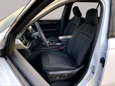 Used 2025 Jeep Grand Cherokee L Laredo RWD image 8