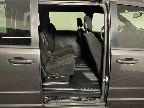 Used 2017 Dodge Grand Caravan SE FWD image 28