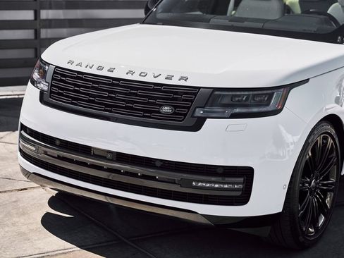 Used 2025 Land Rover Range Rover SE AWD/4WD image 6