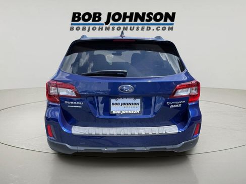 Used 2017 Subaru Outback 2.5i Touring AWD/4WD image 4