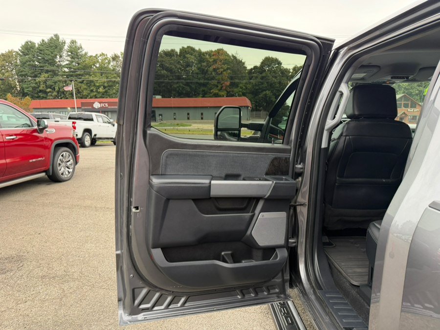 Used 2024 Ford F350 Lariat w/ Black Appearance Package AWD/4WD image 20
