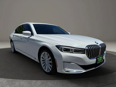 Used 2022 BMW 740i w/ Premium Package RWD image 4