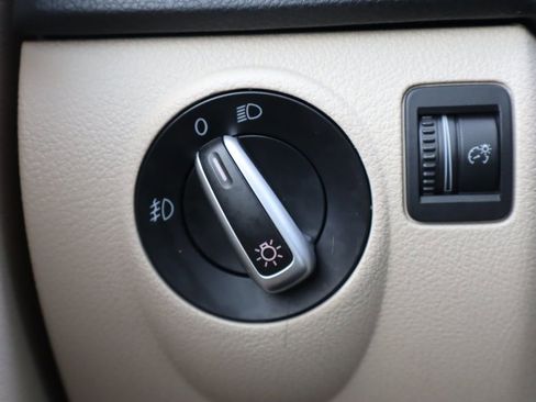 Used 2012 Volkswagen Tiguan S image 28