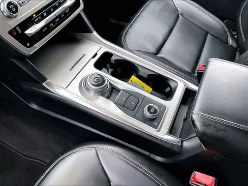 Used 2022 Ford Explorer XLT w/ Equipment Group 202A image 21