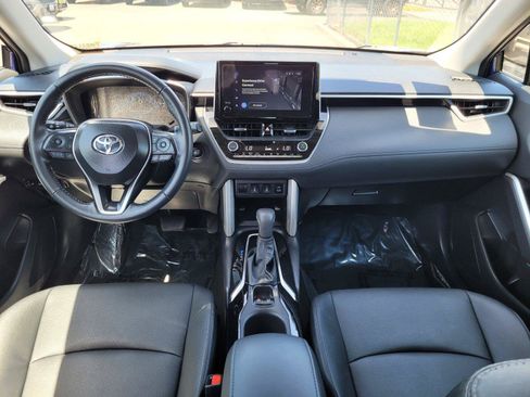 Used 2025 Toyota Corolla Cross XLE FWD image 17