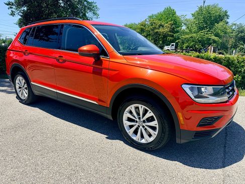 Used 2018 Volkswagen Tiguan SE AWD/4WD image 2