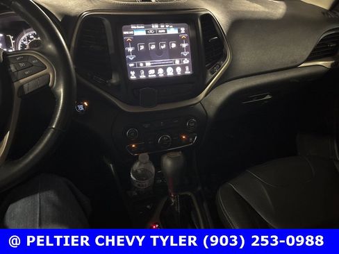 Used 2015 Jeep Cherokee Latitude w/ Comfort/Convenience Group image 14